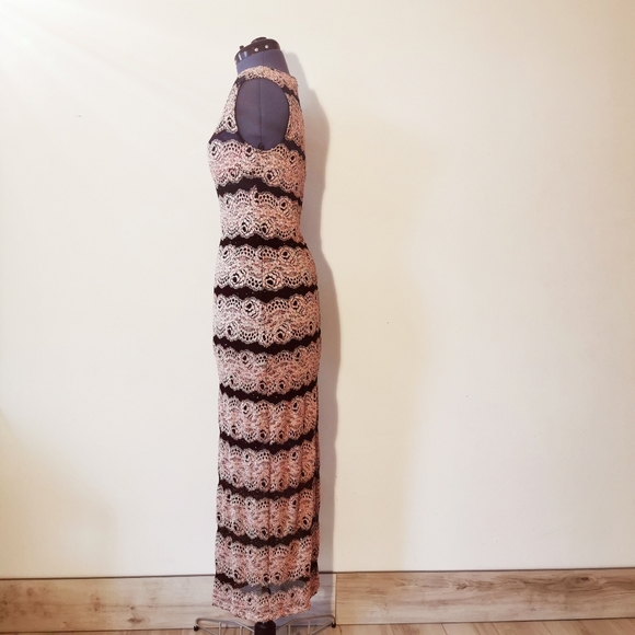 Fitted lace dress - Picture 3 of 8